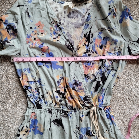 Umgee Light Green Floral Wrap Romper With Tassel Flutter Sleeve Size Medium - Picture 5 of 8